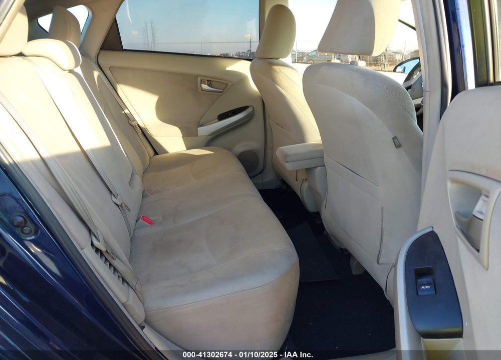 2014 TOYOTA PRIUS VIN: JTDKN3DUXE1745624