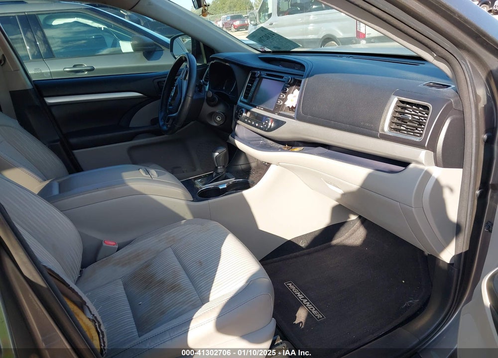 2018 TOYOTA HIGHLANDER VIN: 5TDZZRFH1JS278483