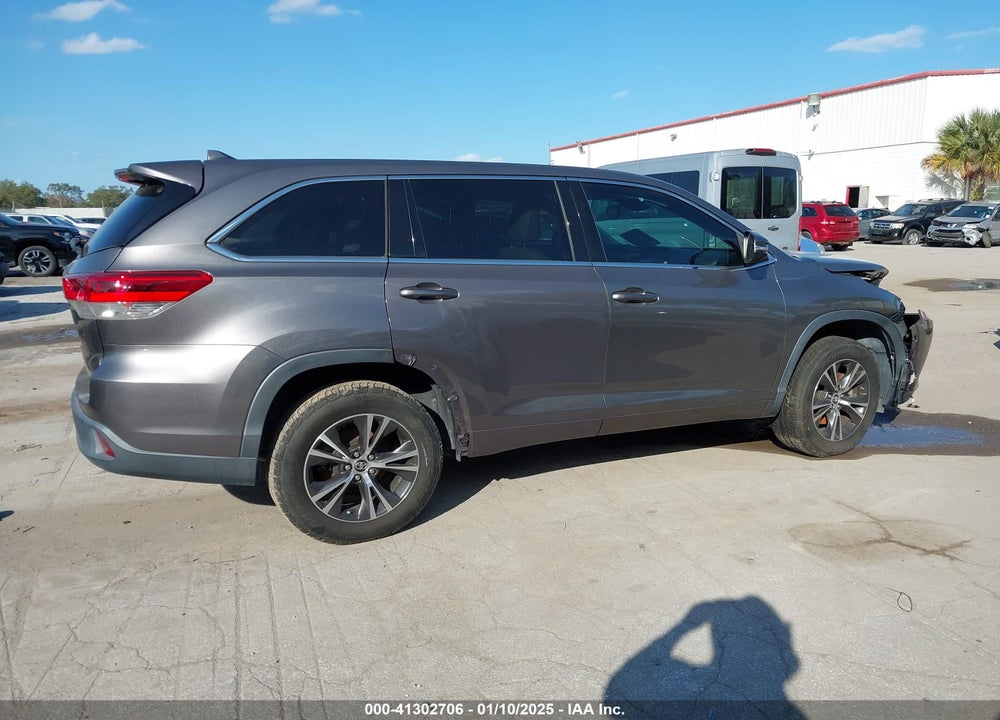 2018 TOYOTA HIGHLANDER VIN: 5TDZZRFH1JS278483