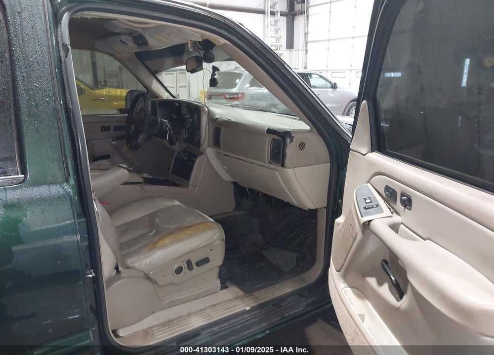 2004 CHEVROLET TAHOE LT VIN: 1GNEC13Z44R118820