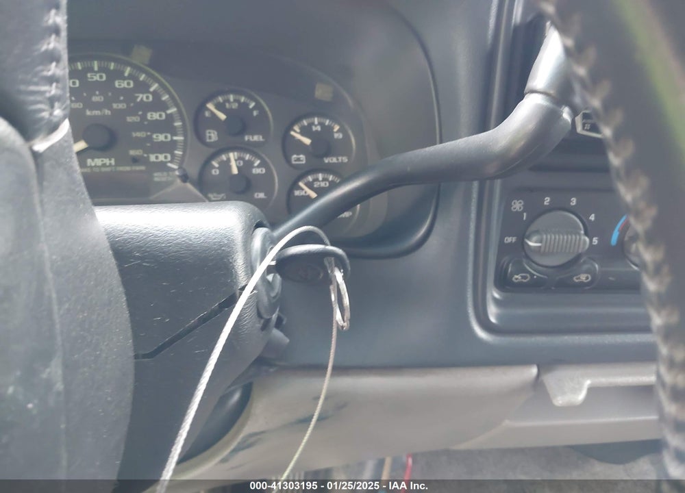 2002 CHEVROLET SUBURBAN 1500 LS VIN: 3GNEC16Z72G193181