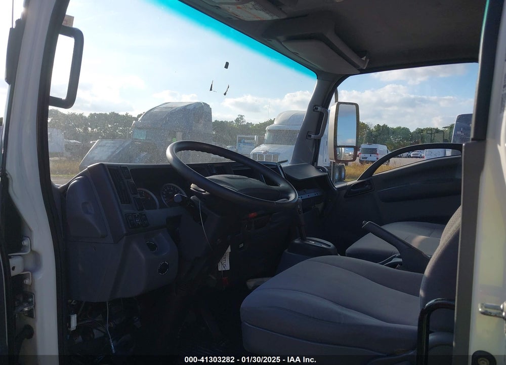 2020 ISUZU NRR VIN: JALE5W168L7303017
