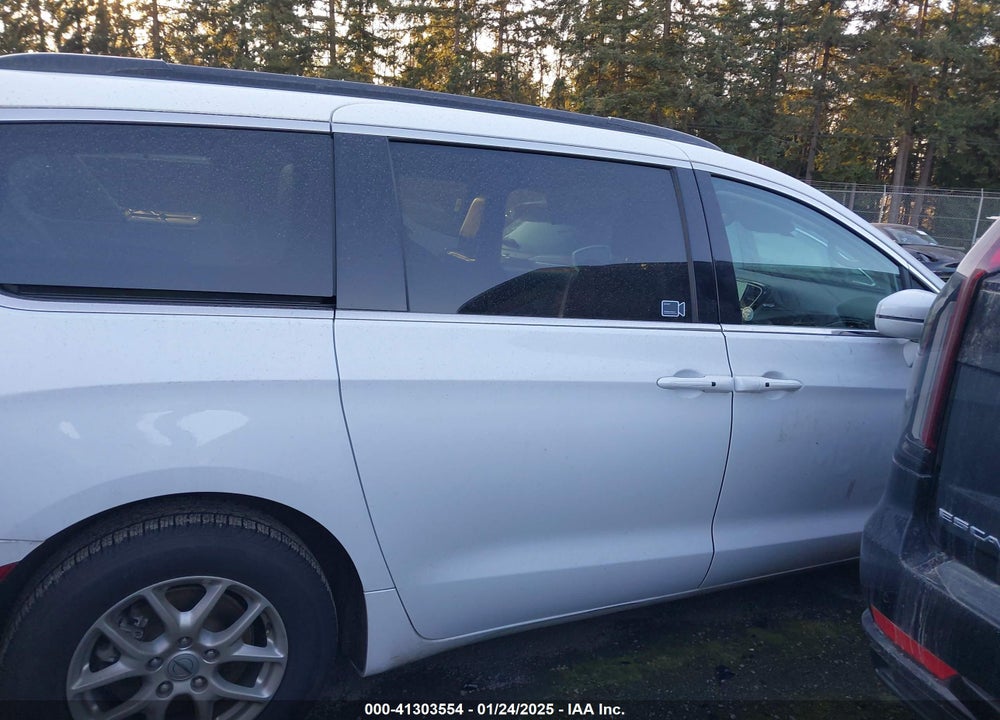 2022 CHRYSLER PACIFICA TOURING L VIN: 2C4RC1BG0NR176395