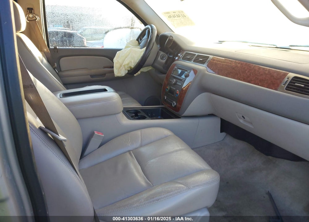 2007 CHEVROLET SUBURBAN 1500 LT VIN: 1GNFC16027J235512