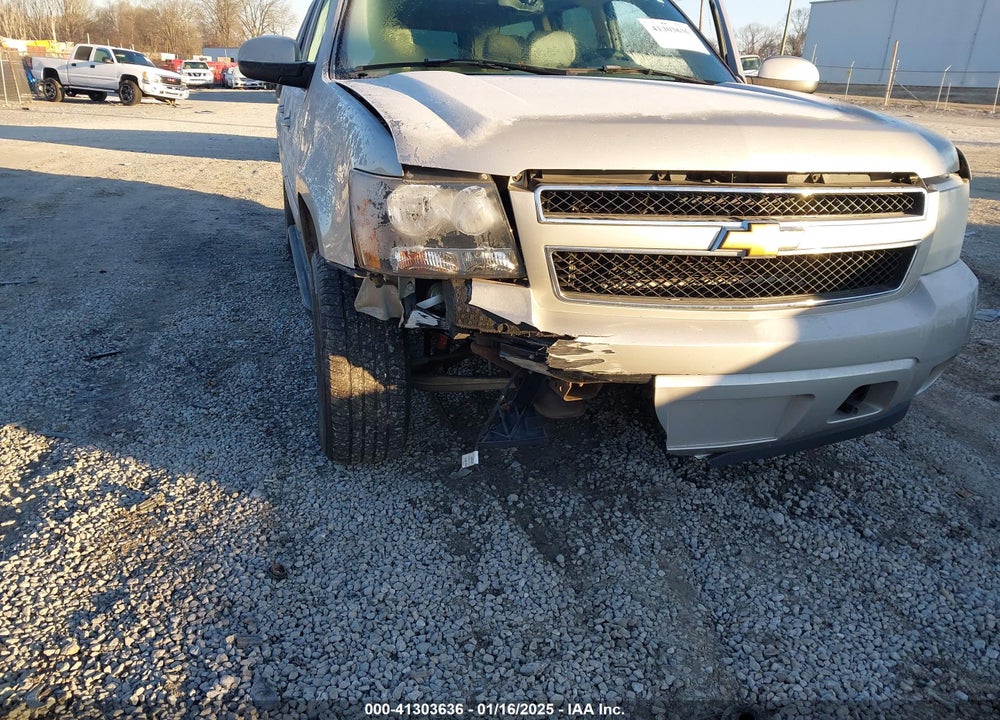 2007 CHEVROLET SUBURBAN 1500 LT VIN: 1GNFC16027J235512