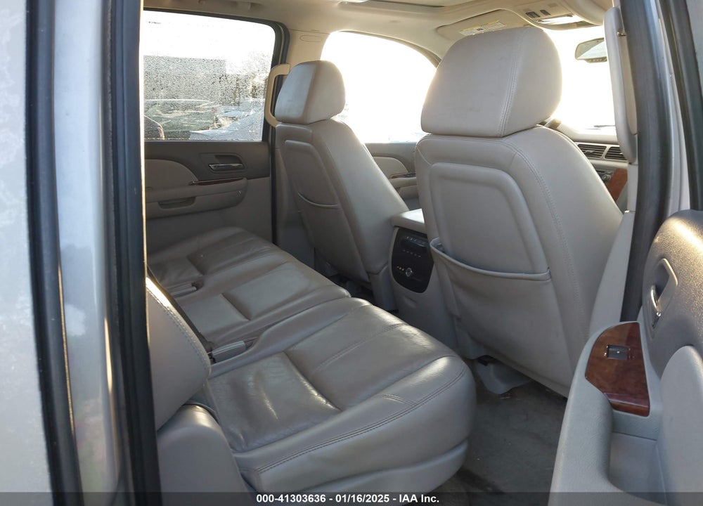 2007 CHEVROLET SUBURBAN 1500 LT VIN: 1GNFC16027J235512