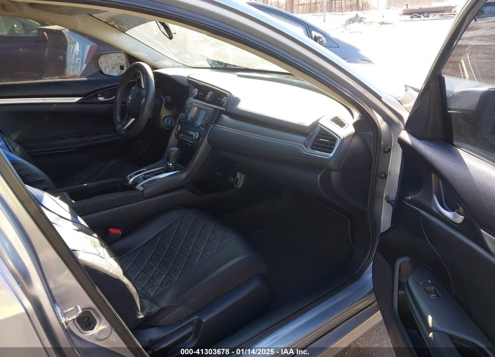 2018 HONDA CIVIC VIN: 2HGFC2F57JH592270