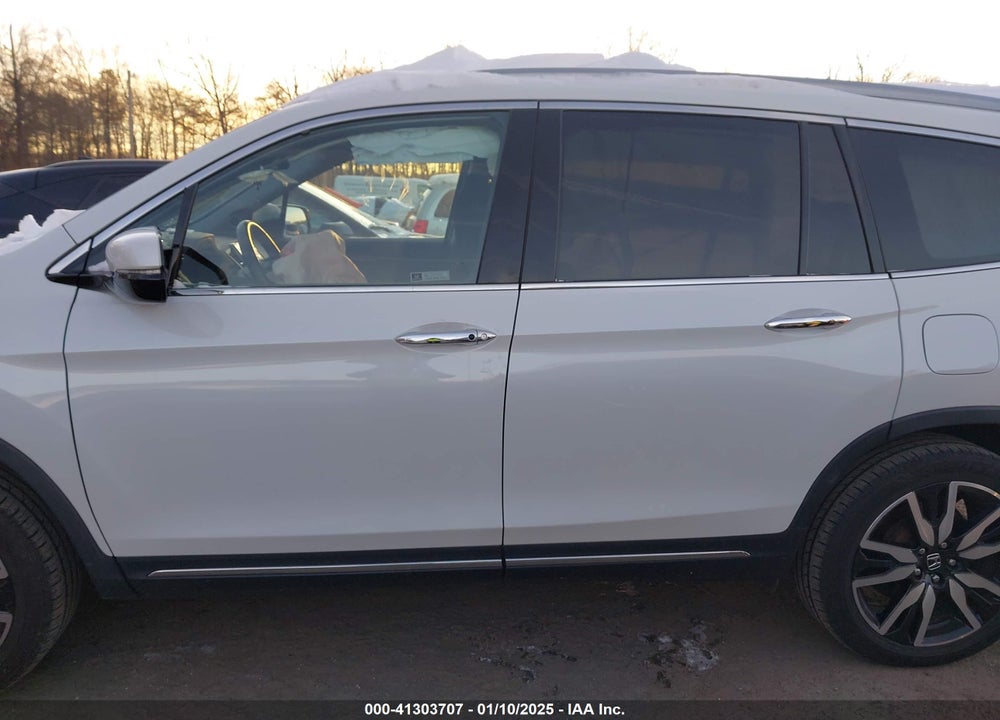 2021 HONDA PILOT VIN: 5FNYF6H60MB003114