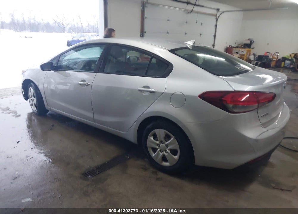 2018 KIA FORTE LX VIN: 3KPFK4A75JE193200