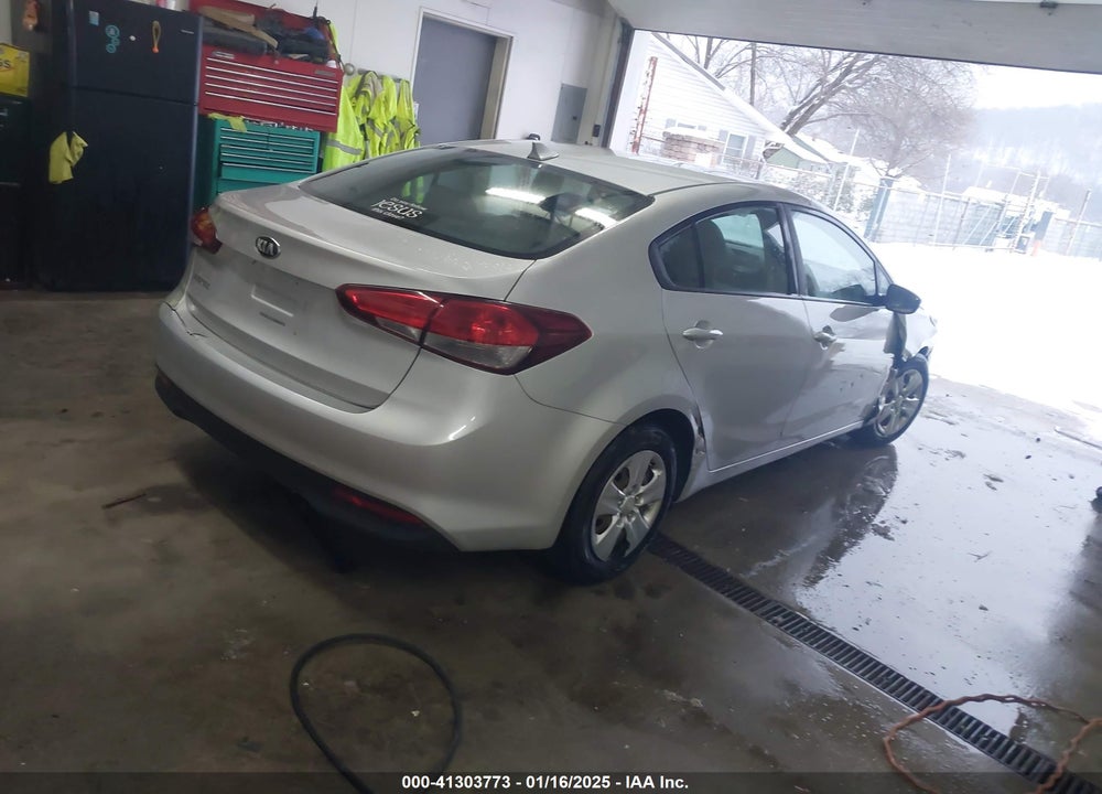 2018 KIA FORTE LX VIN: 3KPFK4A75JE193200