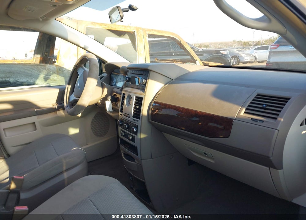 2010 CHRYSLER TOWN & COUNTRY NEW LX VIN: 2A4RR2D13AR351790