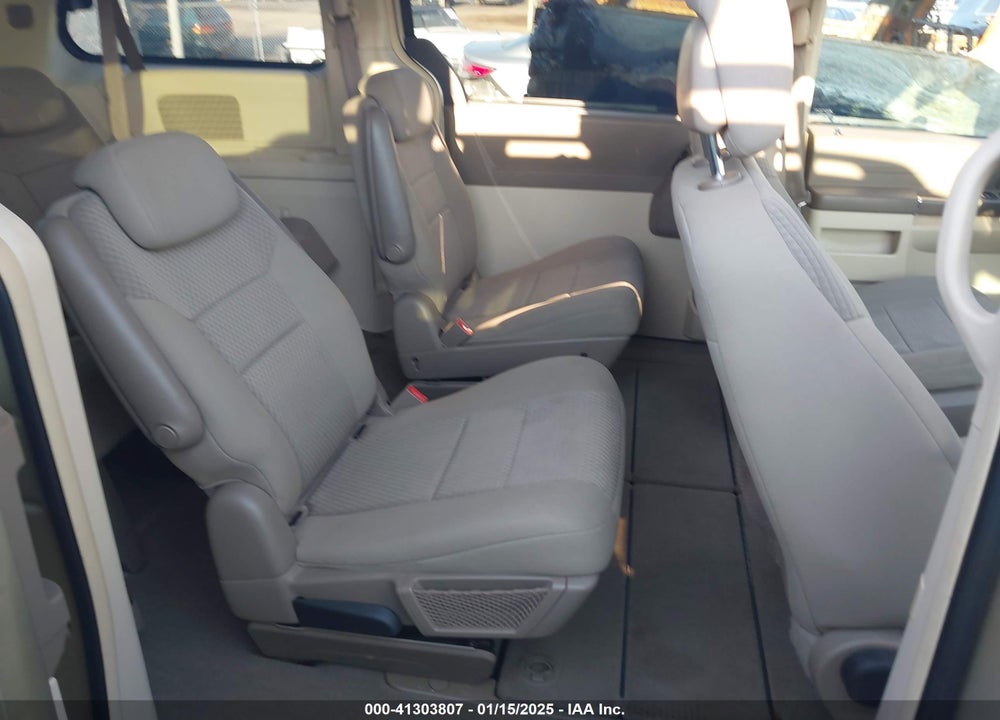 2010 CHRYSLER TOWN & COUNTRY NEW LX VIN: 2A4RR2D13AR351790