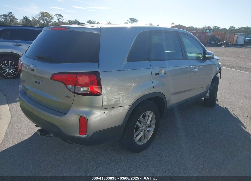 2014 KIA SORENTO LX VIN: 5XYKT3A66EG477120