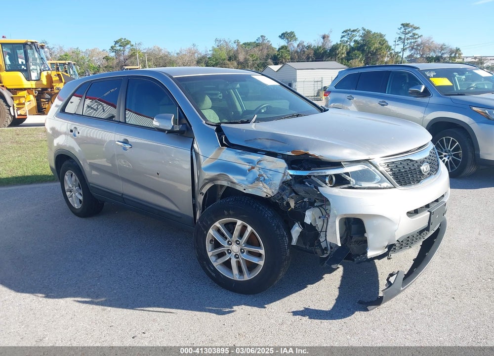 2014 KIA SORENTO LX VIN: 5XYKT3A66EG477120