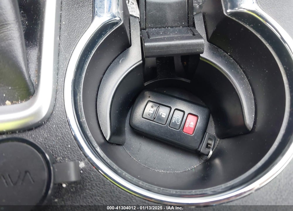 2019 TOYOTA HIGHLANDER SE VIN: 5TDJZRFH5KS606423
