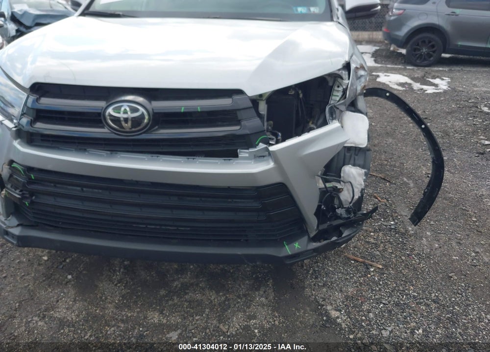 2019 TOYOTA HIGHLANDER SE VIN: 5TDJZRFH5KS606423