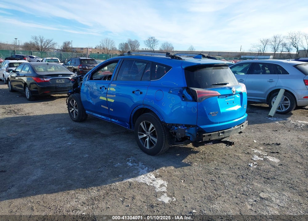 2018 TOYOTA RAV4 ADVENTURE/XLE VIN: JTMRFREV8JJ243548