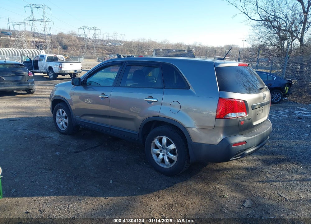2011 KIA SORENTO LX VIN: 5XYKTCA13BG072977