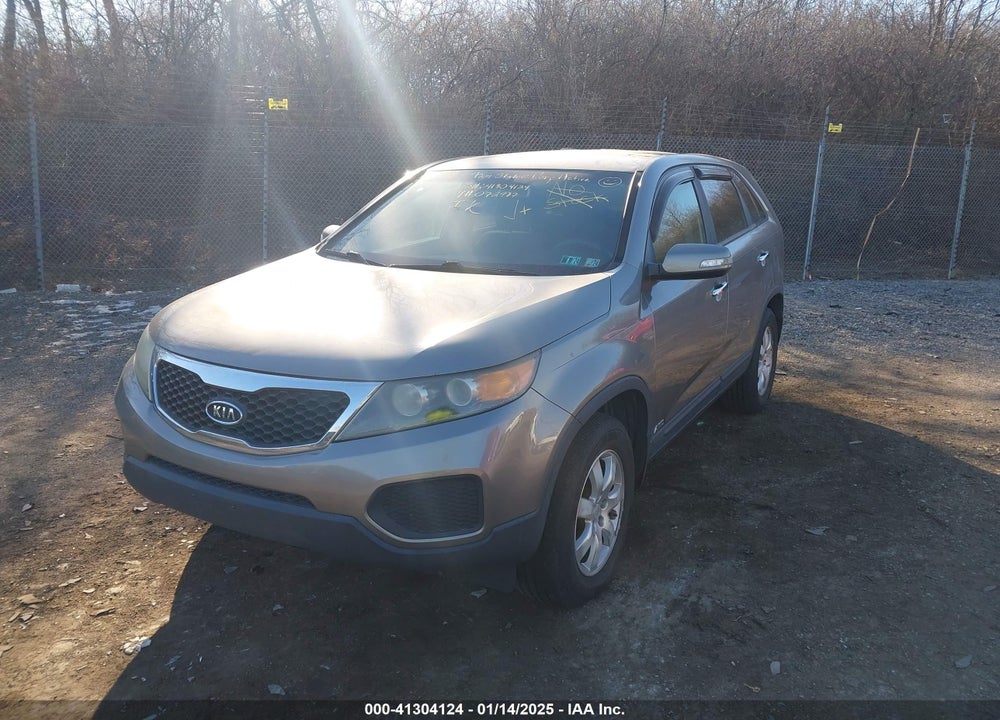 2011 KIA SORENTO LX VIN: 5XYKTCA13BG072977