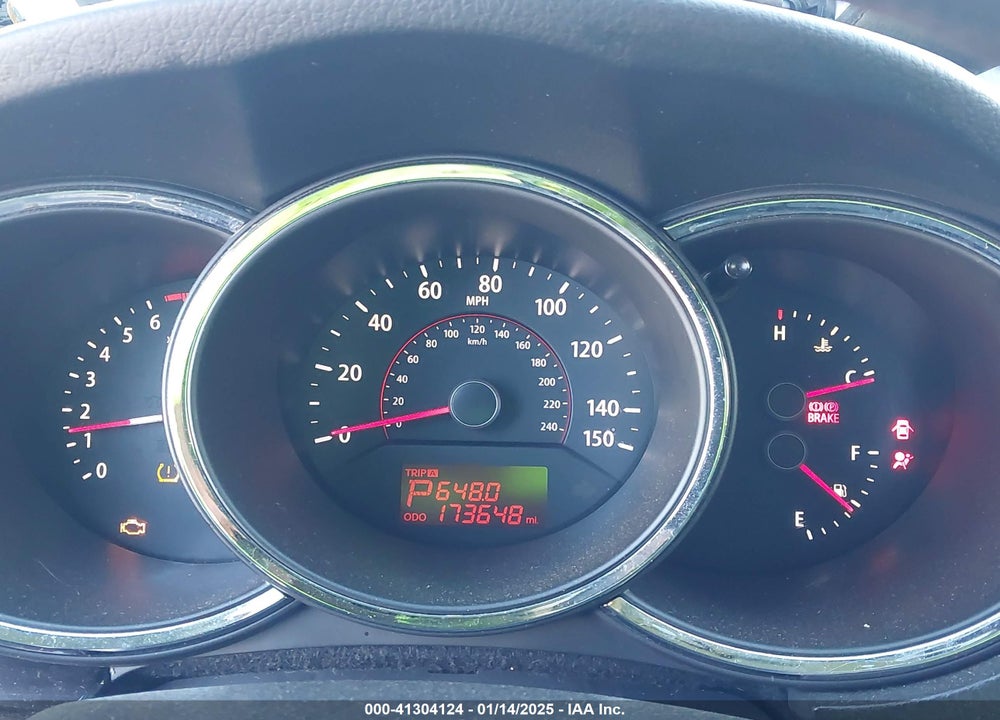 2011 KIA SORENTO LX VIN: 5XYKTCA13BG072977