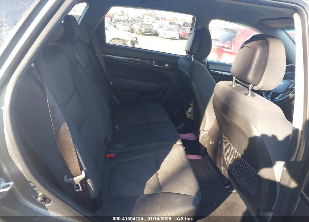2011 KIA SORENTO LX VIN: 5XYKTCA13BG072977