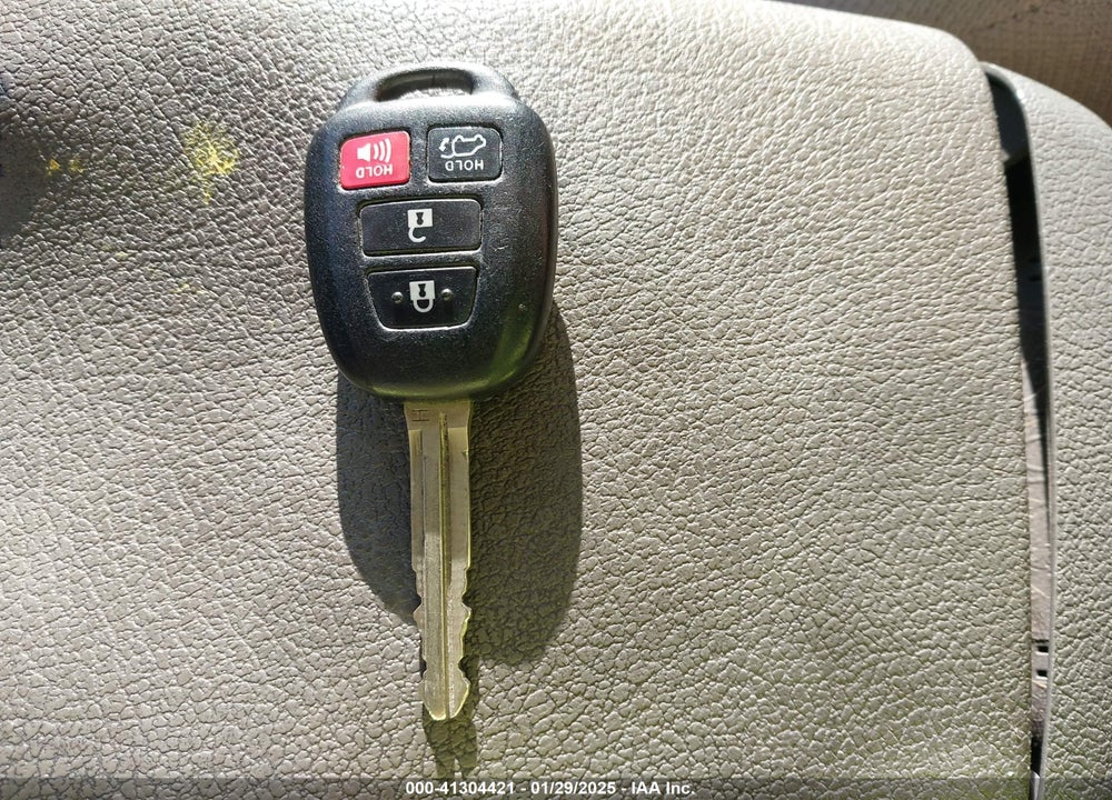 2017 TOYOTA RAV4 XLE VIN: JTMWFREV6HJ131361