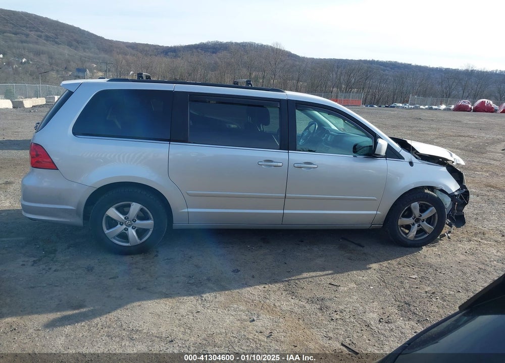 2011 VOLKSWAGEN ROUTAN SE VIN: 2V4RW3DGXBR695438