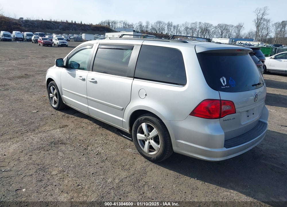 2011 VOLKSWAGEN ROUTAN SE VIN: 2V4RW3DGXBR695438