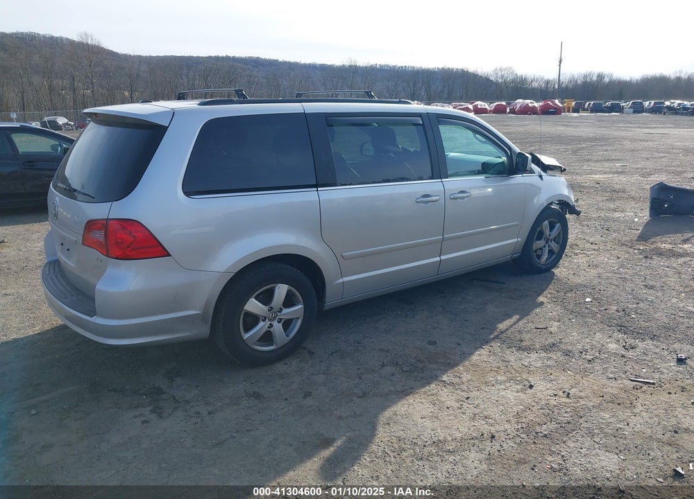 2011 VOLKSWAGEN ROUTAN SE VIN: 2V4RW3DGXBR695438