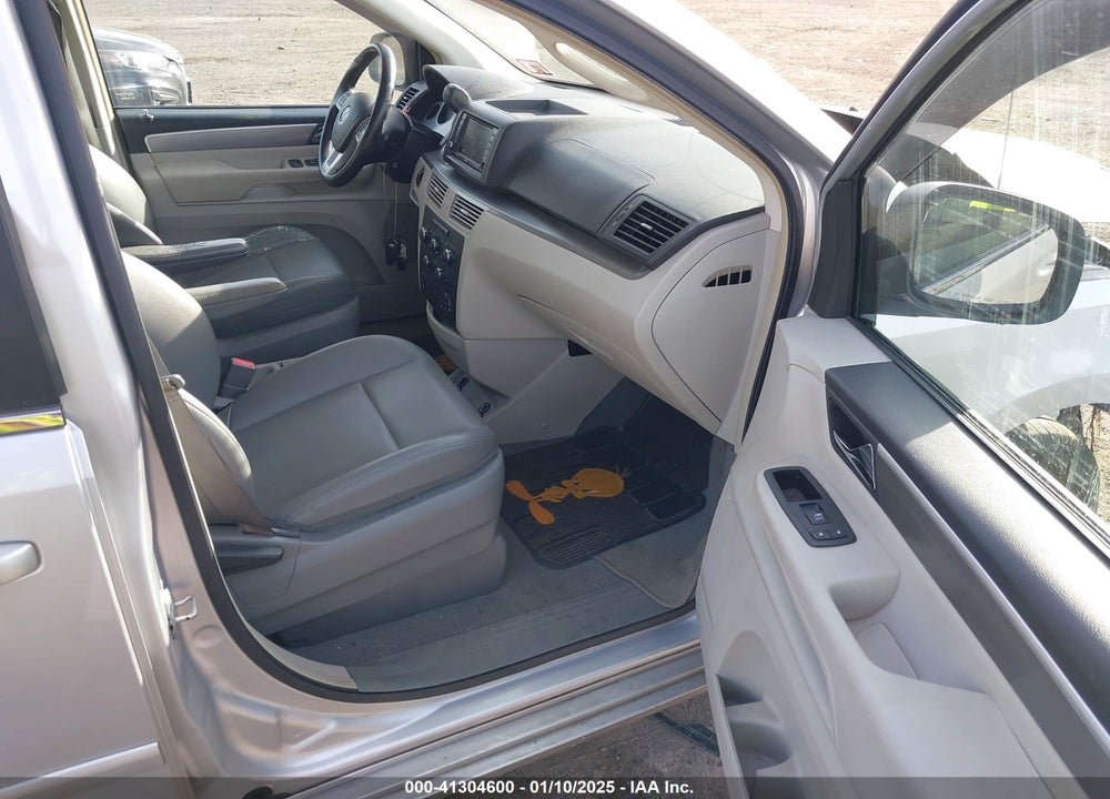 2011 VOLKSWAGEN ROUTAN SE VIN: 2V4RW3DGXBR695438