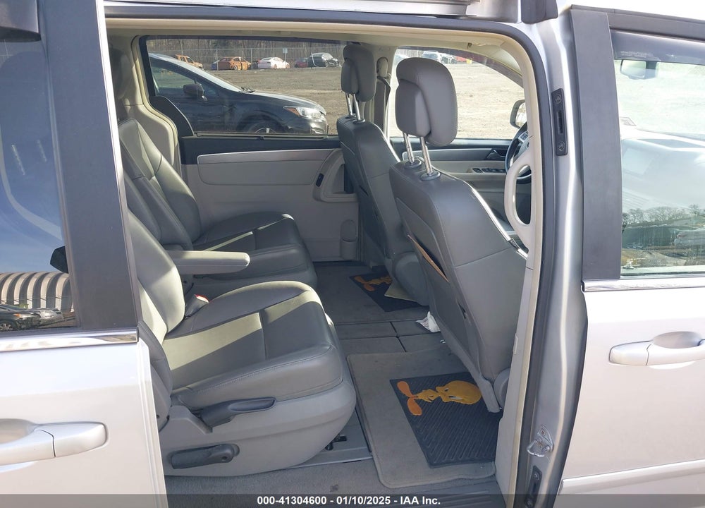 2011 VOLKSWAGEN ROUTAN SE VIN: 2V4RW3DGXBR695438