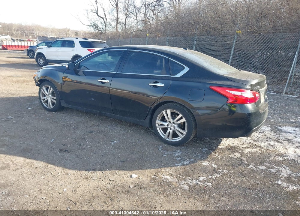 2017 NISSAN ALTIMA VIN: 1N4BL3AP7HC191560