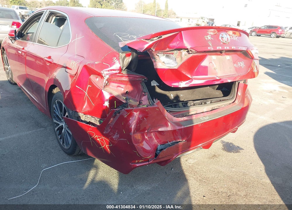 2018 TOYOTA CAMRY VIN: 4T1B11HK8JU657281