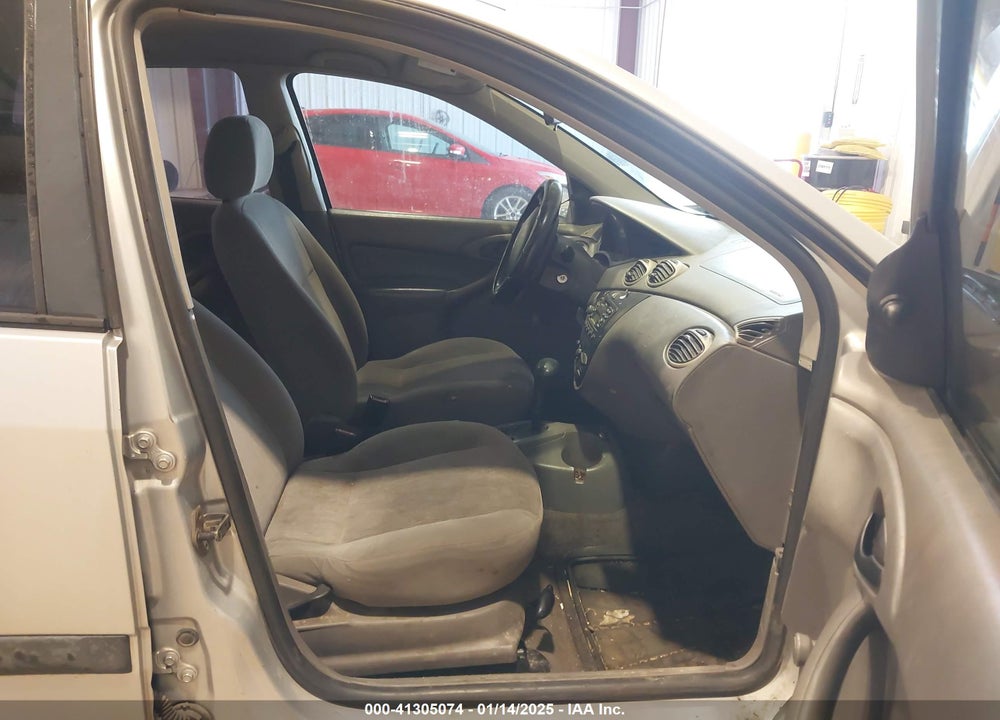 2001 FORD FOCUS LX VIN: 1FAFP33P71W346826