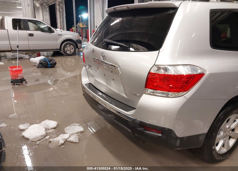 2011 TOYOTA HIGHLANDER SE VIN: 5TDBK3EH3BS070031