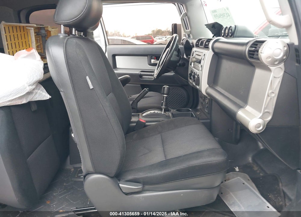 2007 TOYOTA FJ CRUISER VIN: JTEZU11F470008421
