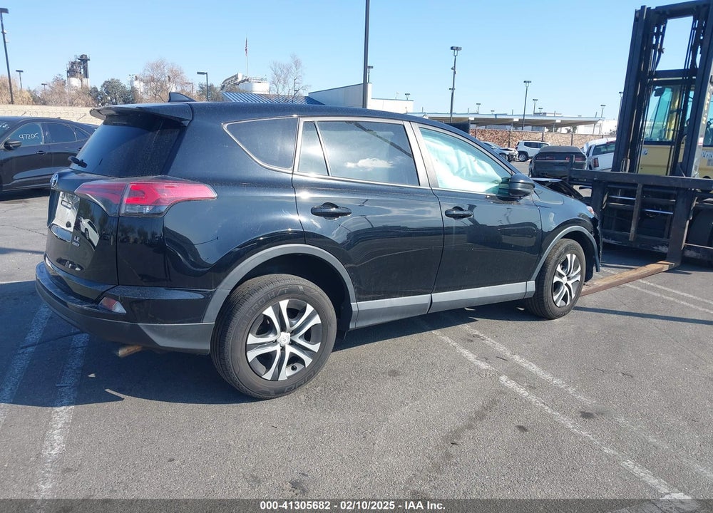 2018 TOYOTA RAV4 LE VIN: 2T3BFREV3JW792416