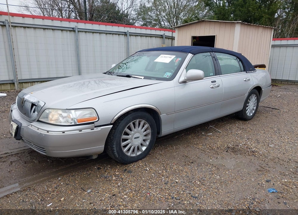 2005 LINCOLN TOWN CAR SIGNATURE VIN: 1LNHM81W75Y629686