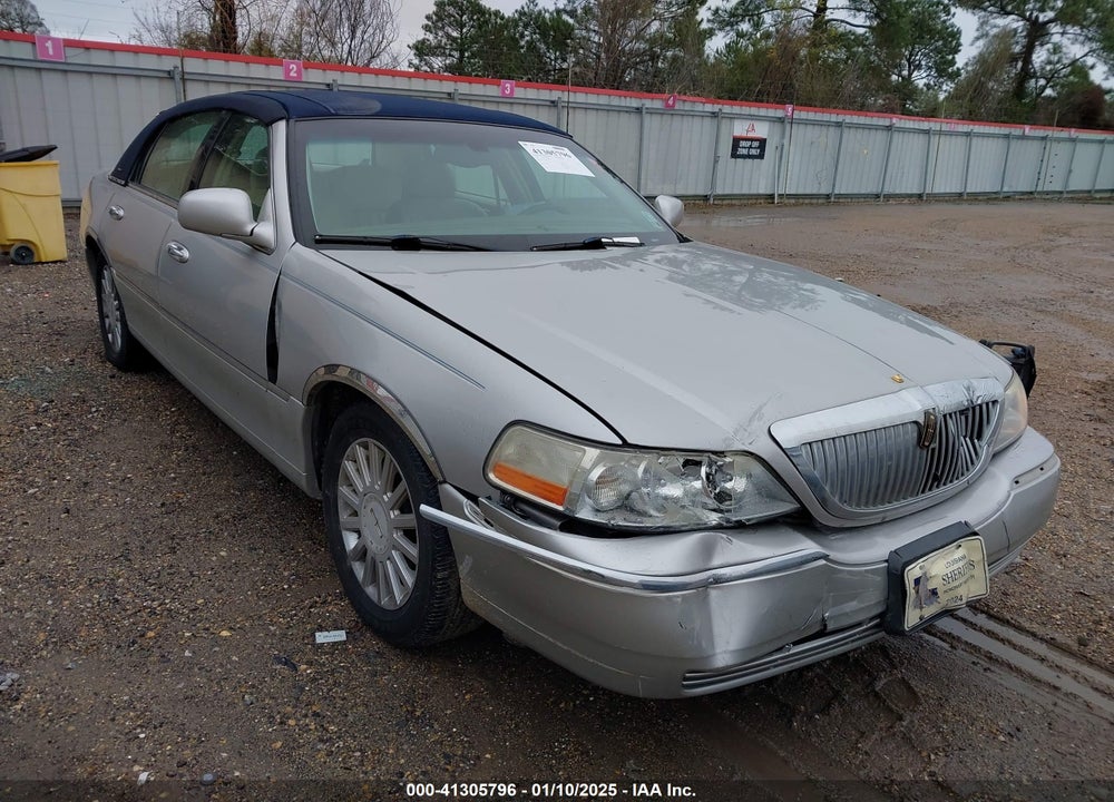 2005 LINCOLN TOWN CAR SIGNATURE VIN: 1LNHM81W75Y629686