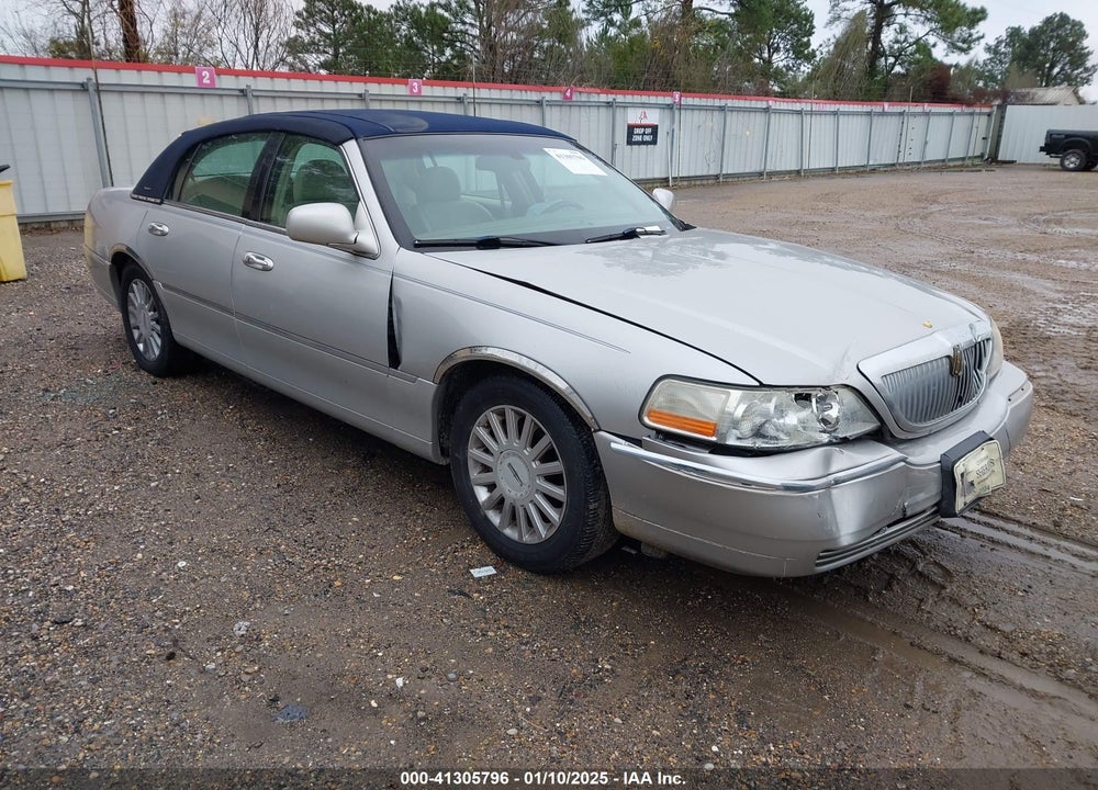 2005 LINCOLN TOWN CAR SIGNATURE VIN: 1LNHM81W75Y629686