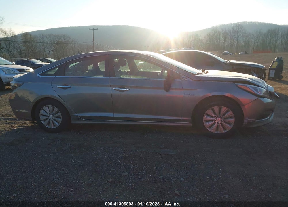 2017 HYUNDAI SONATA HYBRID SE VIN: KMHE24L32HA064264