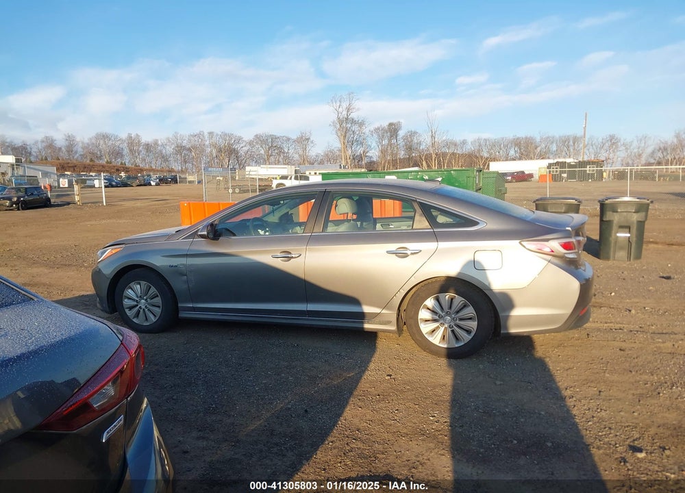 2017 HYUNDAI SONATA HYBRID SE VIN: KMHE24L32HA064264