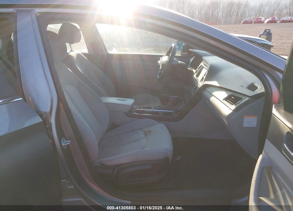 2017 HYUNDAI SONATA HYBRID SE VIN: KMHE24L32HA064264