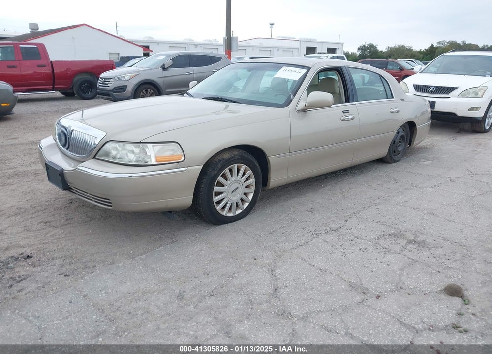 2005 LINCOLN TOWN CAR SIGNATURE LIMITED VIN: 1LNHM82W35Y622684