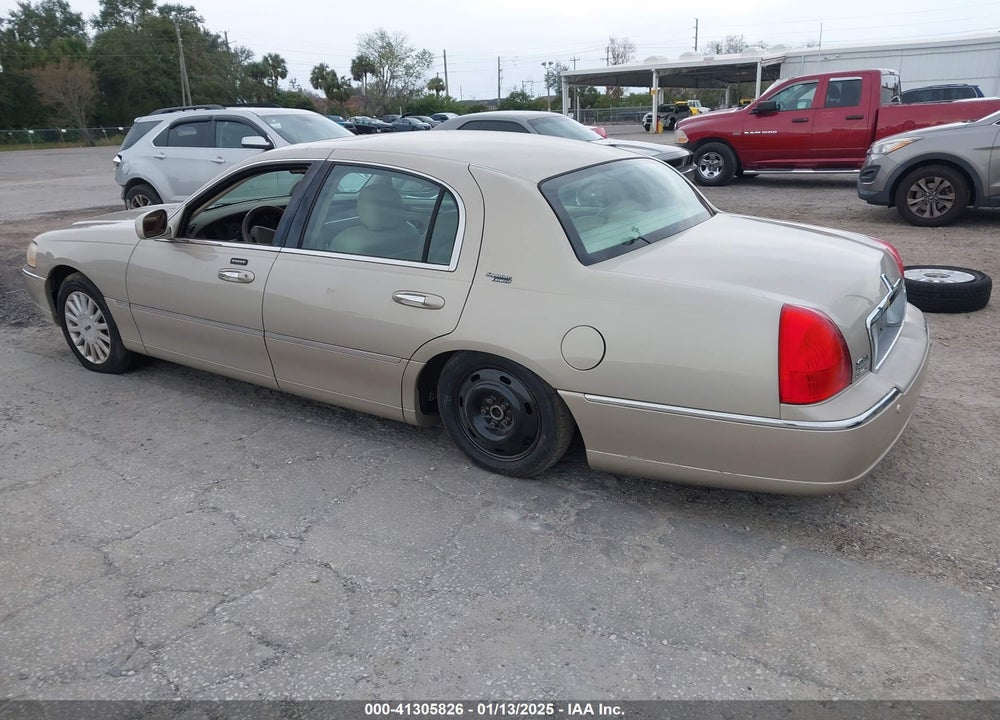 2005 LINCOLN TOWN CAR SIGNATURE LIMITED VIN: 1LNHM82W35Y622684