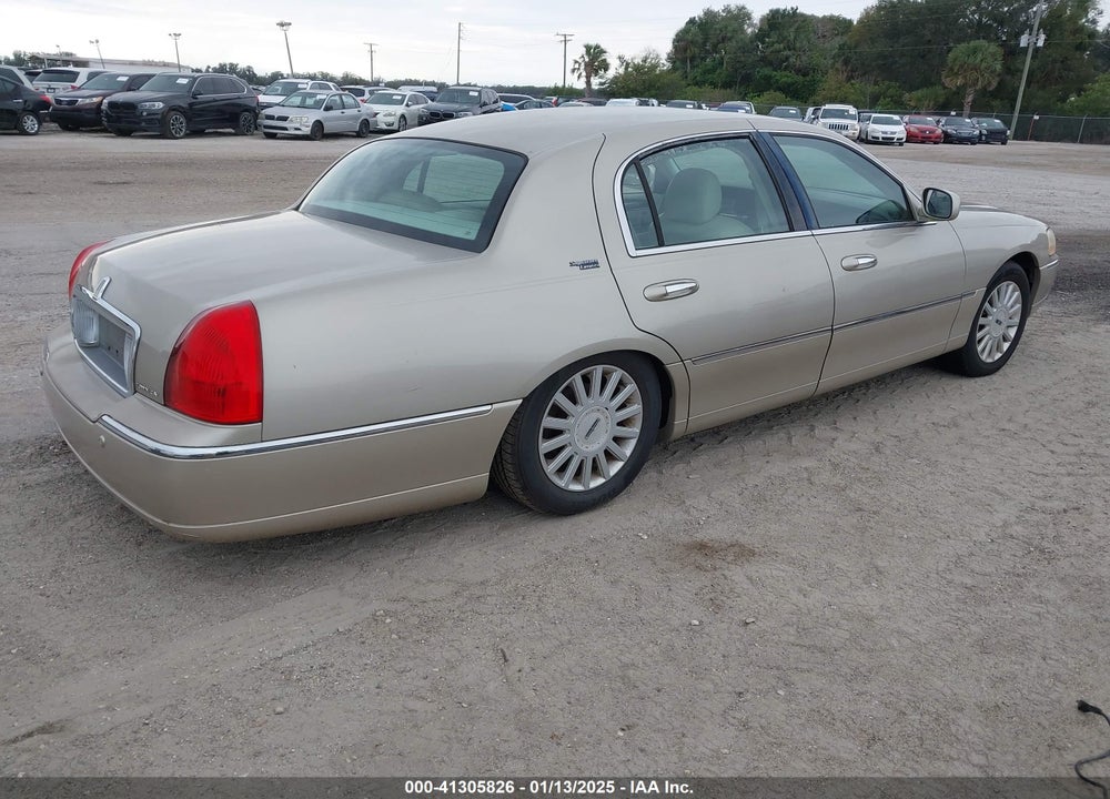 2005 LINCOLN TOWN CAR SIGNATURE LIMITED VIN: 1LNHM82W35Y622684