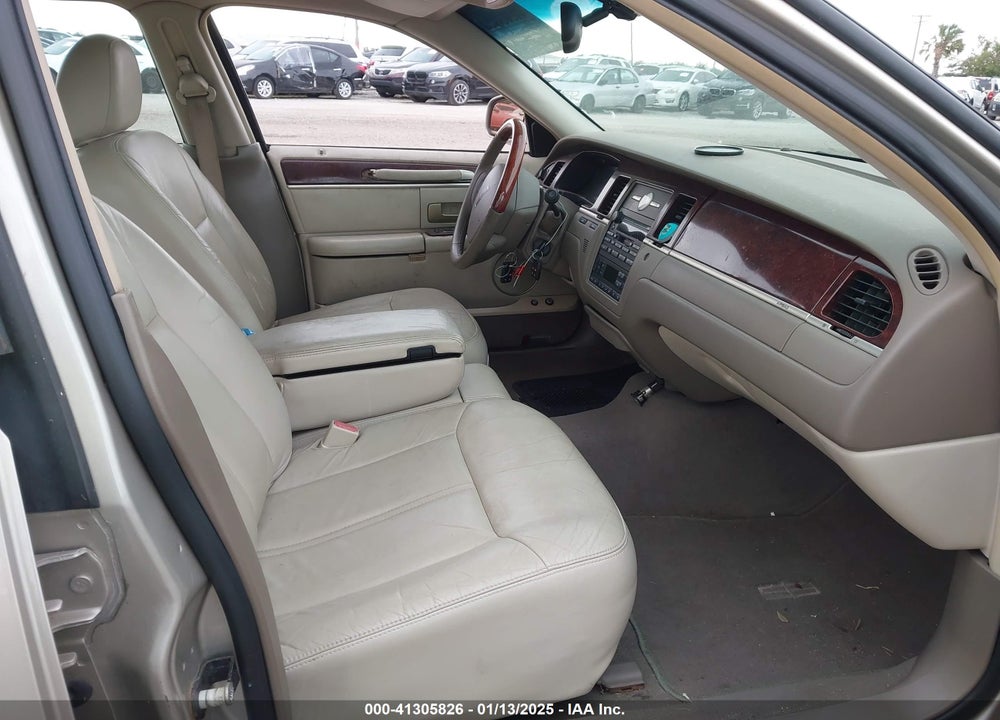 2005 LINCOLN TOWN CAR SIGNATURE LIMITED VIN: 1LNHM82W35Y622684