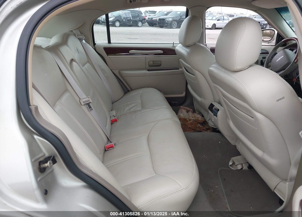 2005 LINCOLN TOWN CAR SIGNATURE LIMITED VIN: 1LNHM82W35Y622684