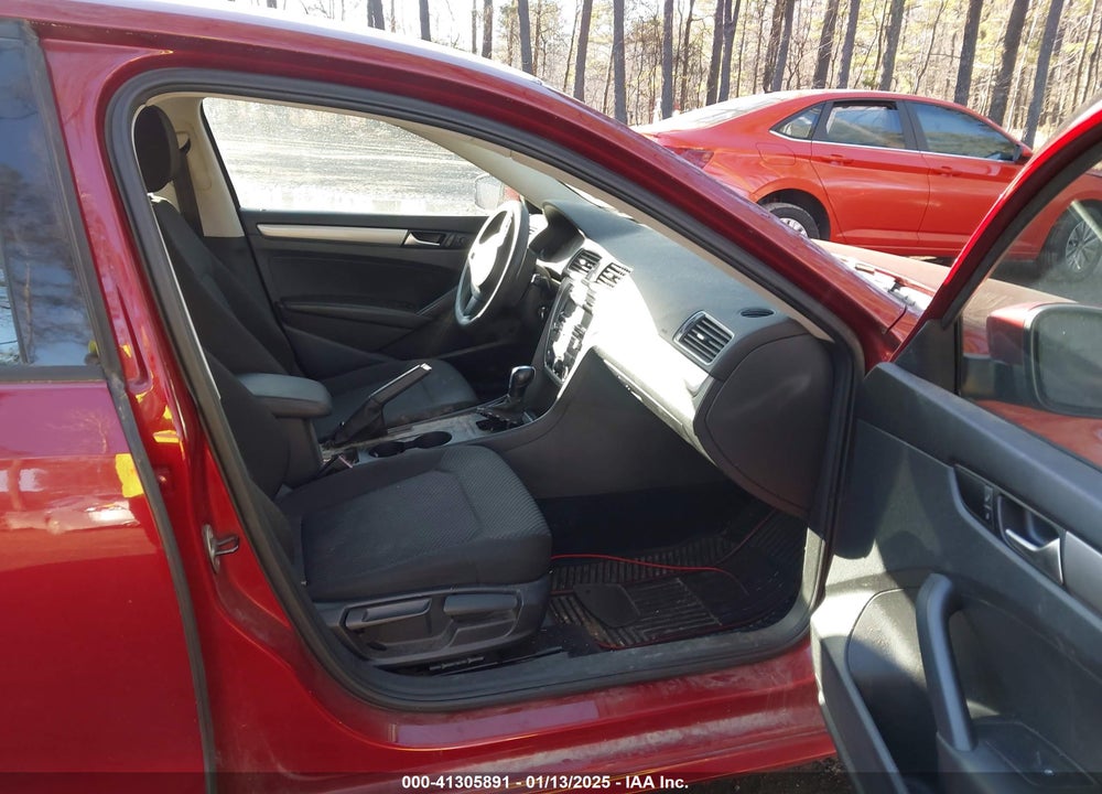 2015 VOLKSWAGEN PASSAT VIN: 1VWAT7A33FC007414