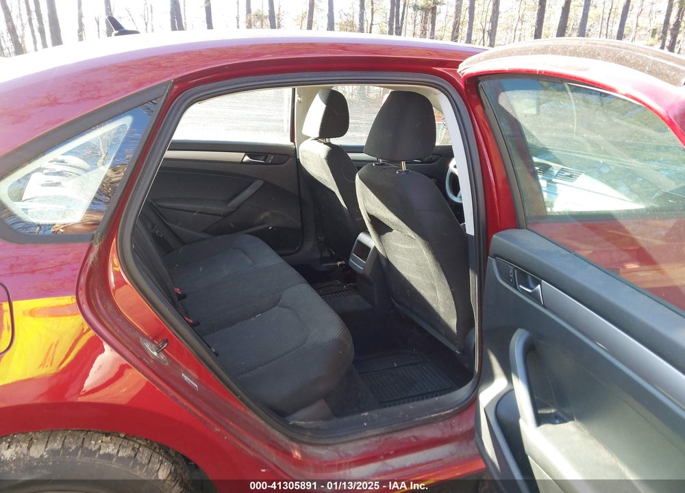 2015 VOLKSWAGEN PASSAT VIN: 1VWAT7A33FC007414